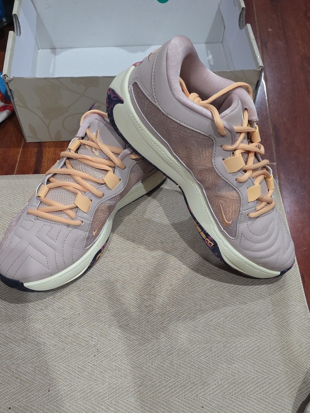 NWB Nike Zoom Freak 5